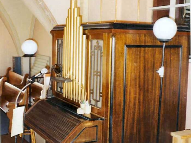 OldOrgan-Installed1930s
